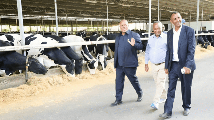 Mozambican Agriculture Minister Roberto Mito Albino visits Ethiopia’s agricultural development projects in Bishoftu - Image Credit :Ministry of Agriculture, Ethiopia