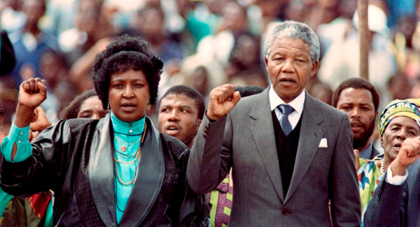 This photo was taken on February 13, 1990, when Nelson Mandela (right) and his then-wife Winnie Madikizela-Mandela raised their clenched fists at Soweto Soccer City stadium, during a rally attended by over 100,000 people to celebrate Mandela's release from jail on February 11, 1990. [PhotoVCG]