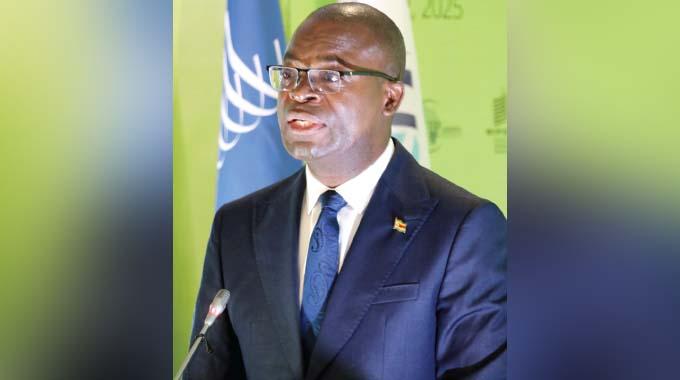 Zimbabwe Foreign Minister Amon Murwira has called on SADC countries to address migration through regional cooperation and economic development. Zimbabwe Foreign Minister Amon Murwira has called on SADC countries to address migration through regional cooperation and economic development.