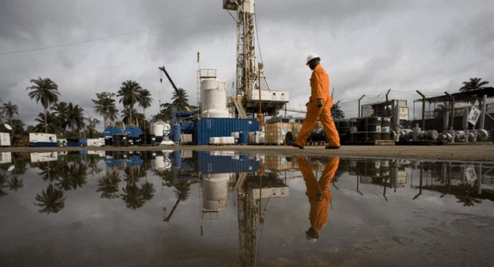 Oil production facilities in Niger amid a dispute between the government and Chinese oil companies over petroleum contracts and export revenues. Image Credit : Worldmatter.net